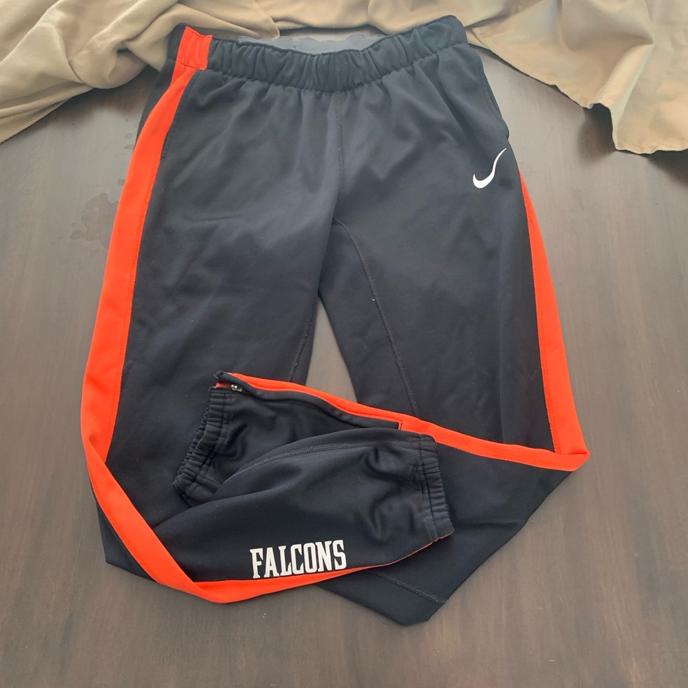 Nike track pants Doesn’t fit me anymore good condition.